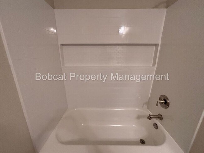 Building Photo - 852 Furlong Dr