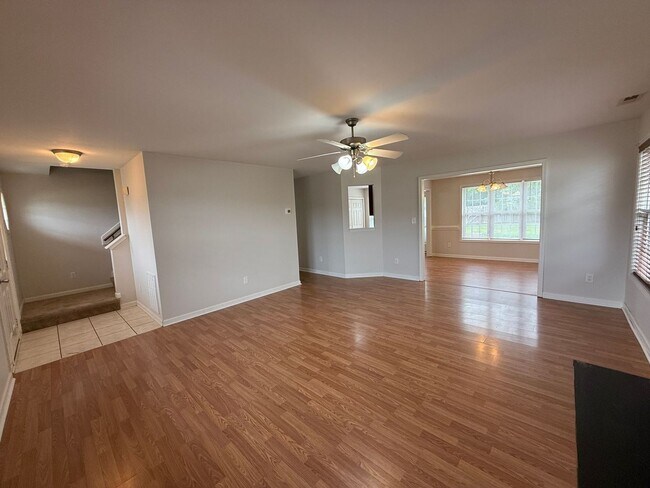 Building Photo - Cute 3 Bed 2.5 Bath Home with Bonus Room