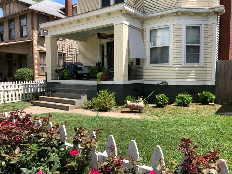 Building Photo - 621 W Daisy L Gatson Bates Dr