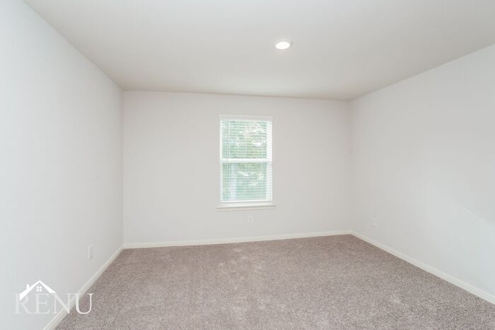 Building Photo - 10422 Sweetwater Creek Dr