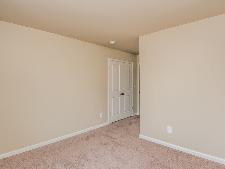 Building Photo - 260 Stillwood Dr