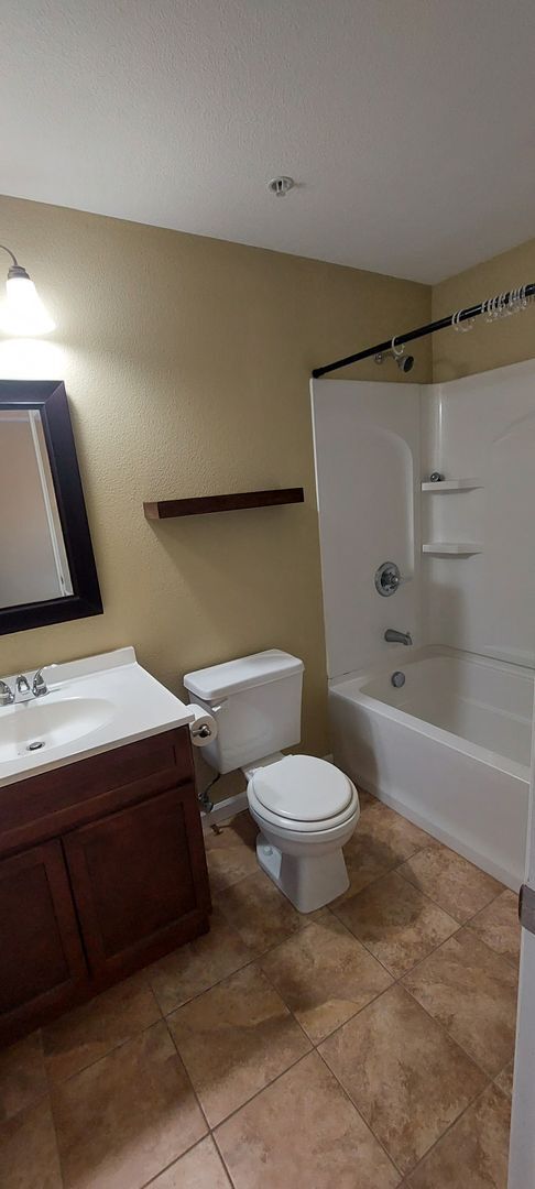 Building Photo - Lovely 1 Bedroom Apartment in the Lettered Streets District