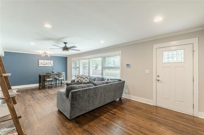 Building Photo - 2314 Bryant Dr