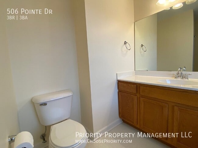 Building Photo - 506 Pointe Dr