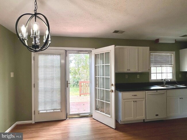 Building Photo - 504 Tudor Dr