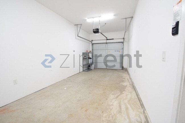 Building Photo - Unit