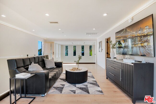 Building Photo - 7966 Mulholland Dr