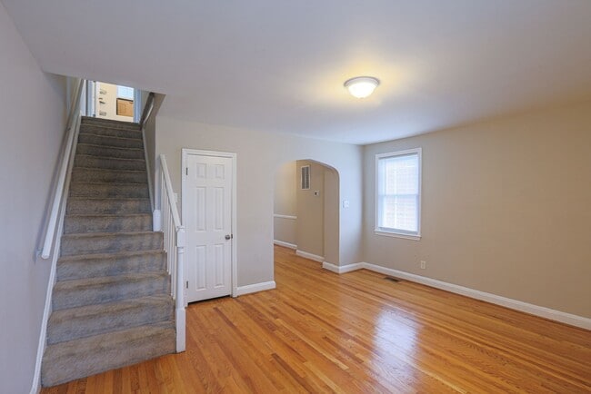 Building Photo - 1154 Elm Rd