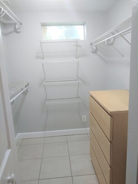 Building Photo - 3906 W Carmen St