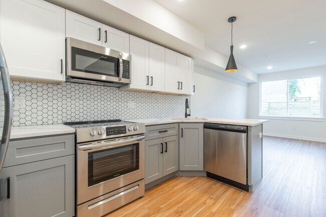 Building Photo - 810 W Norris St