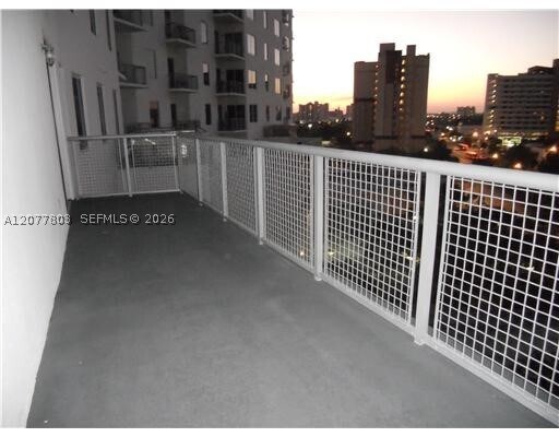 Building Photo - 10 SW South River Dr
