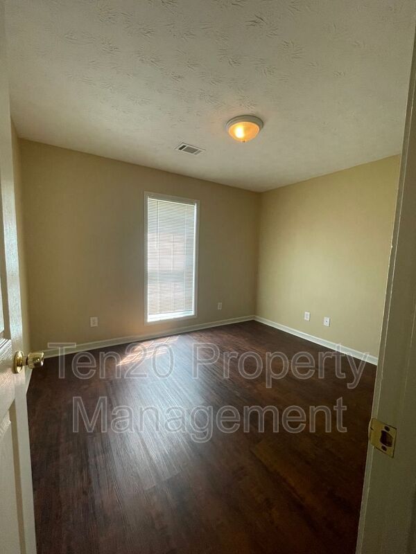 Building Photo - 6136 Crossbow Dr