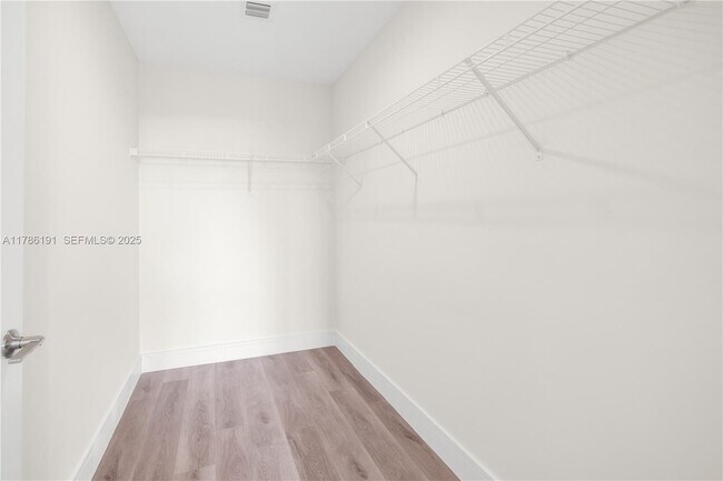 Building Photo - 3701 N Dixie Hwy