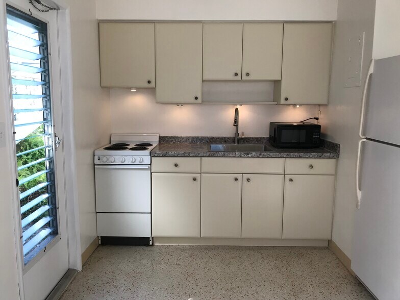 Itchen - 865 SE 20th Ave