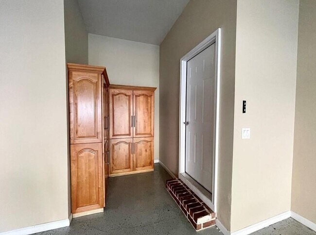 Building Photo - 455 Wembley Cir