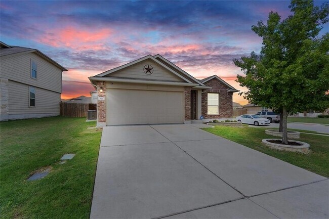 Primary Photo - 519 Pinnacle Dr