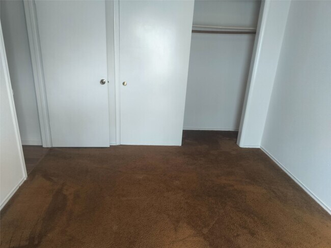 Building Photo - 8239 Viny Ridge Dr