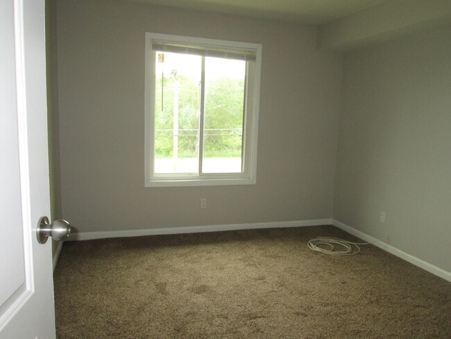 Building Photo - 800 Brook Dr
