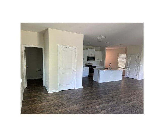 Building Photo - 1215 37th Ave Lane NE