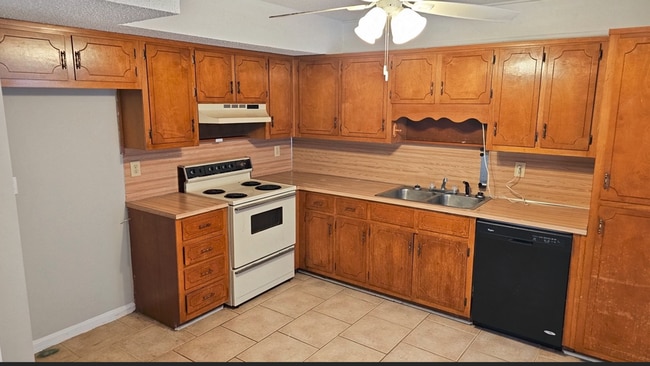 Building Photo - MOVE IN SPECIAL!! FIRST MONTH FREE!!