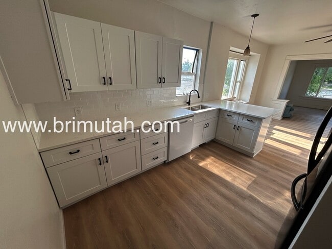 Building Photo - 254 E 700 S