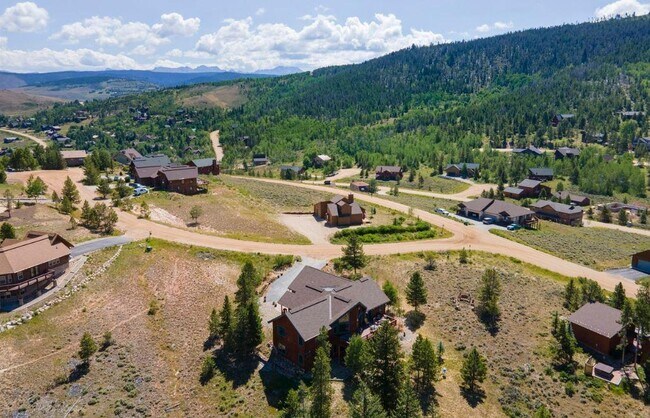 Building Photo - 33 Timberline Dr