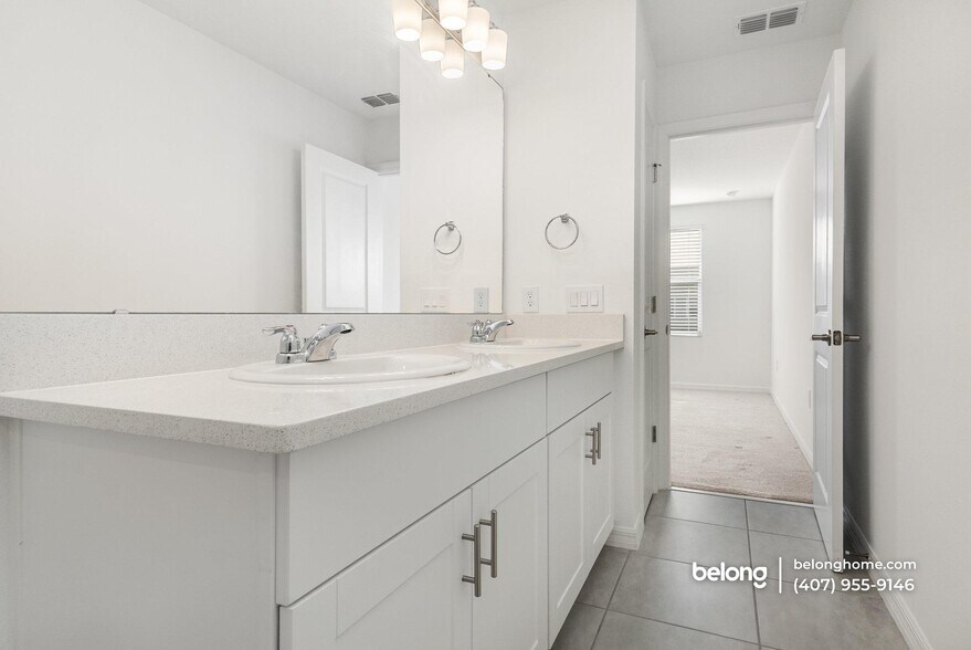 Building Photo - 2037 Viewfinder St