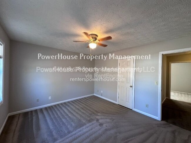 Building Photo - 502 Oakwood Ct