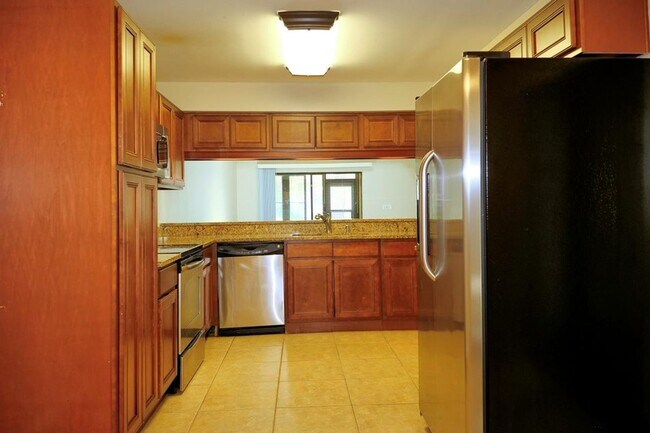 Building Photo - Dr. Phillips Townhome in Gated Community