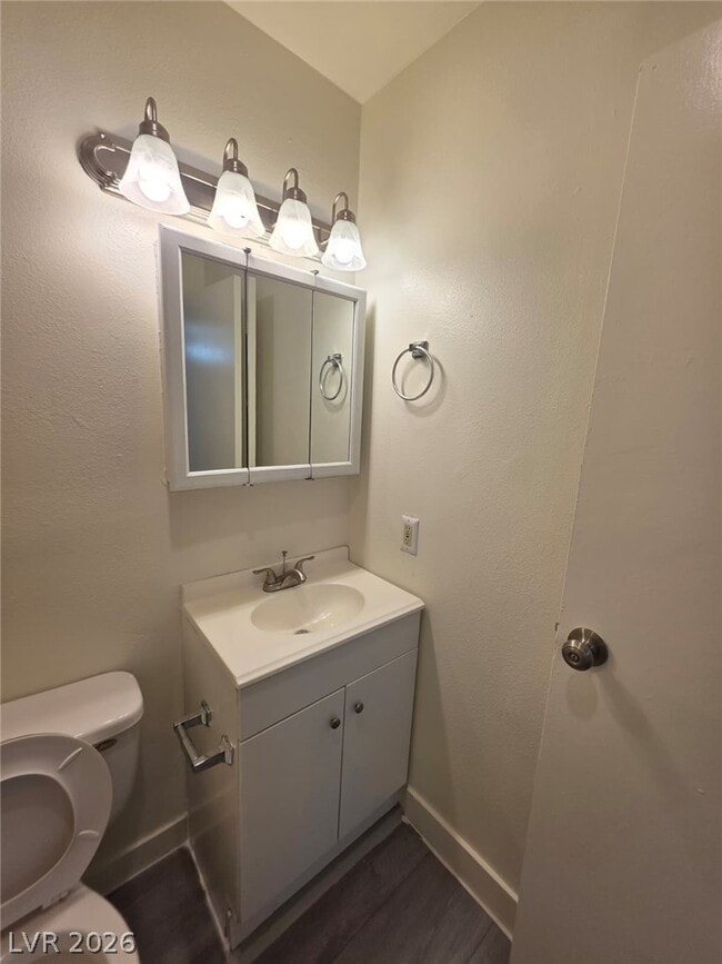 Building Photo - 1121 E Desert Inn Rd