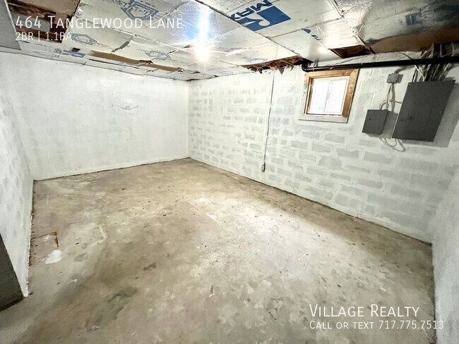 Building Photo - 464 Tanglewood Ln