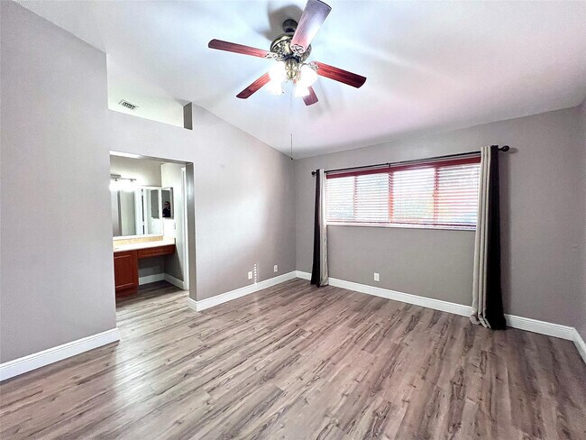 Building Photo - 2246 Discovery Cir W