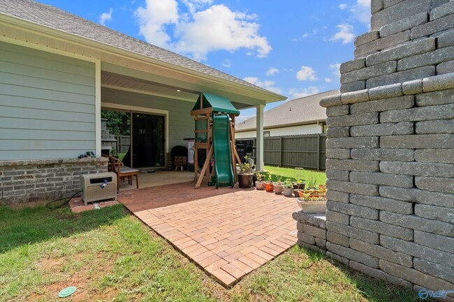 Building Photo - 14971 Greenleaf Dr