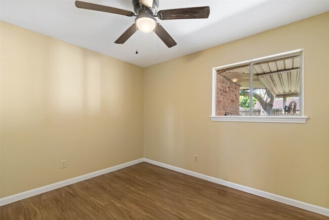 Building Photo - 10418 Sagemeadow Ln