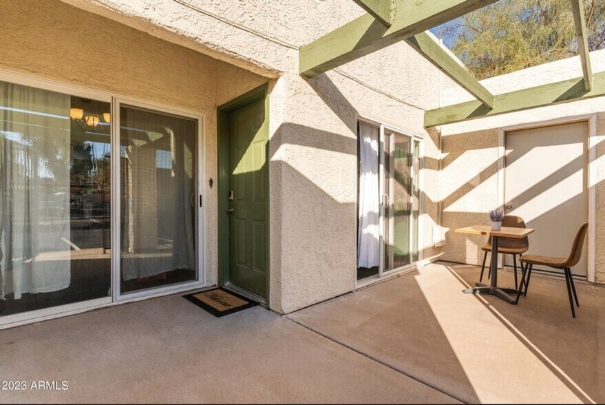 Building Photo - 2516 E 5th Pl