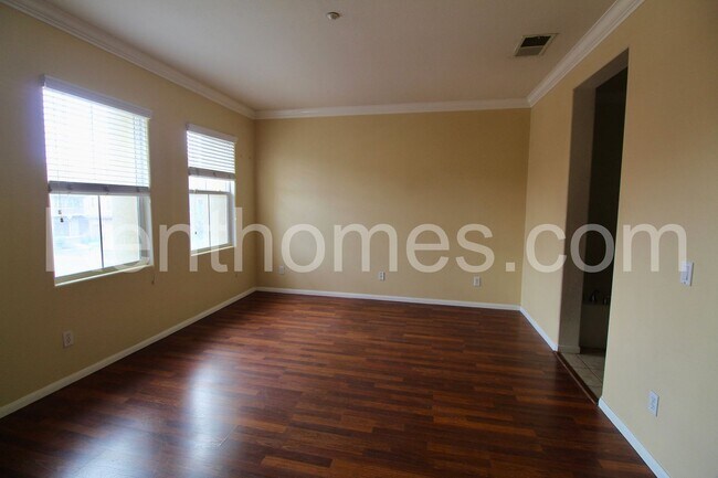 Building Photo - 13330 Via Bellarado