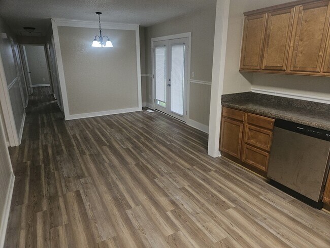 Building Photo - 6731 Forrest Ln