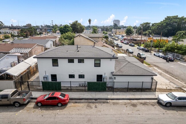 Building Photo - 1308 N Mulberry St