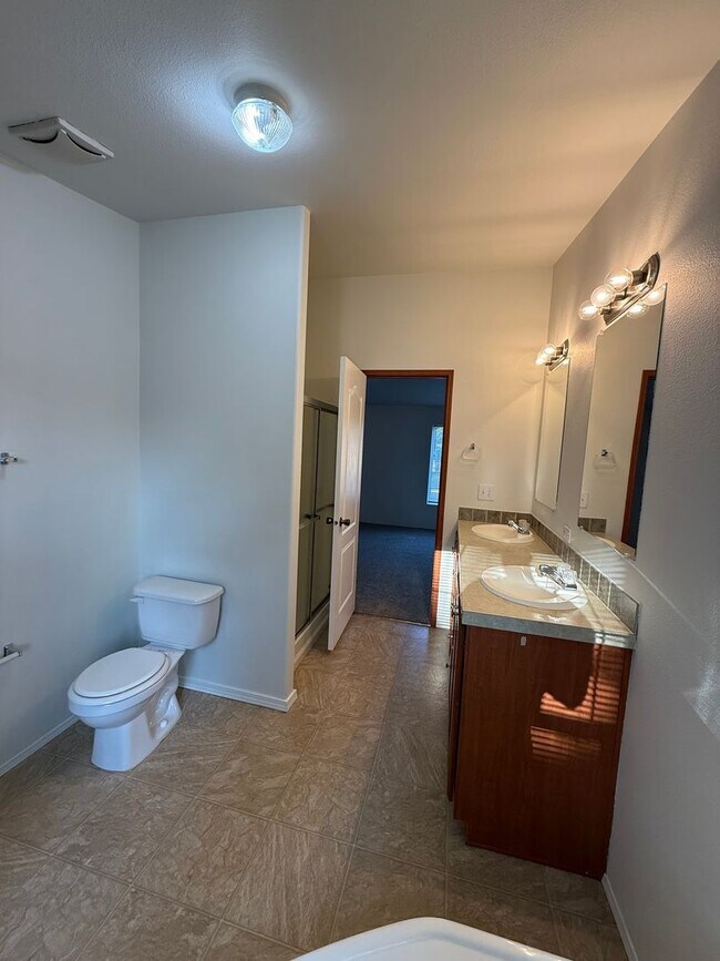 Building Photo - SPIRIT LAKE HOME (P#440)