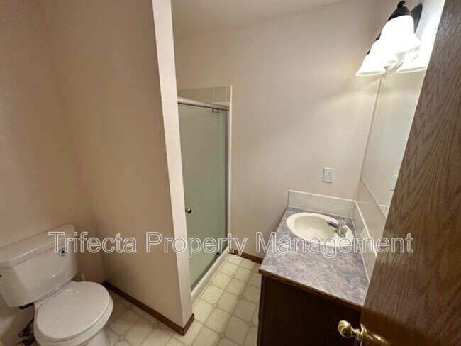 Building Photo - 807 Ptarmigan Pl