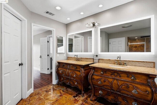 Building Photo - 4730 Spinnaker Way