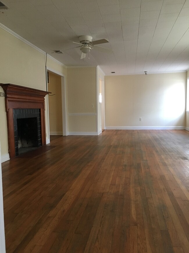 Building Photo - 300 Catherine Ave