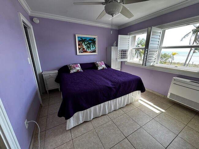 Building Photo - Oceanfront Condo!