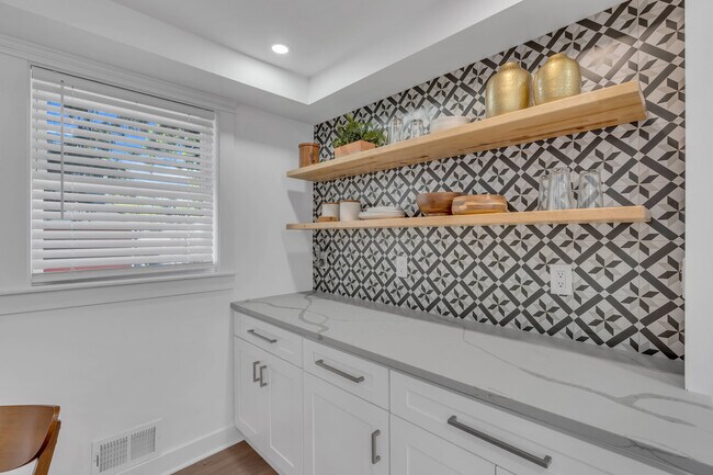 Building Photo - 1205 7th Ave