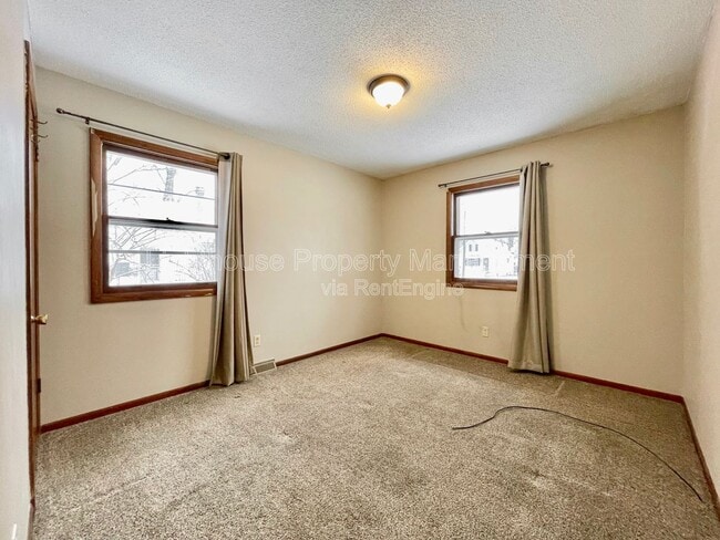 Building Photo - 1054 Royal Oak St SW