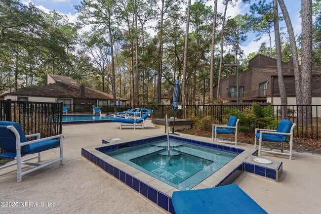 Building Photo - 10407 Big Tree Cir W