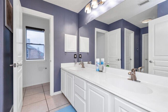 Building Photo - 12002 Newport Shore Dr