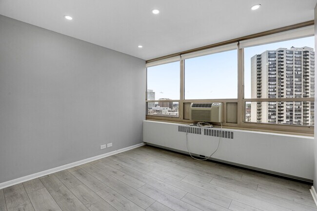 Building Photo - 3950 N Lake Shore Dr