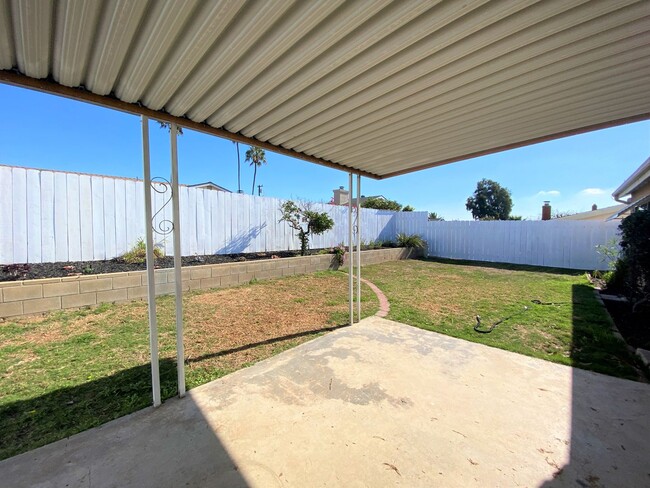 Building Photo - HUGE Backyard Oasis! Attached DOUBLE Car G...