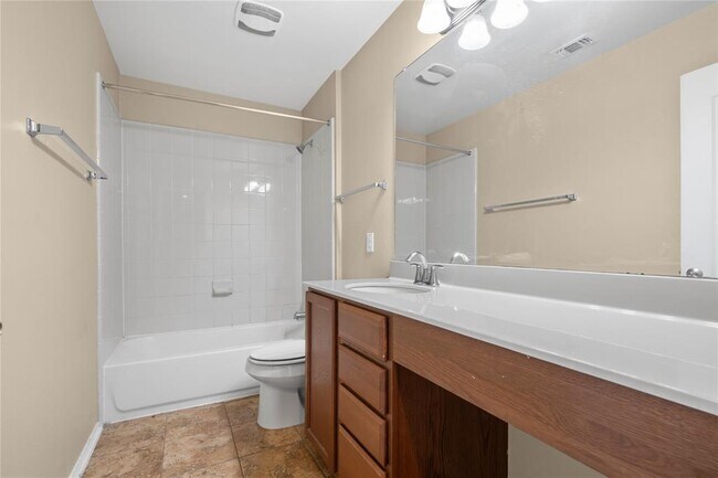 Building Photo - 14308 Lake Victor Dr